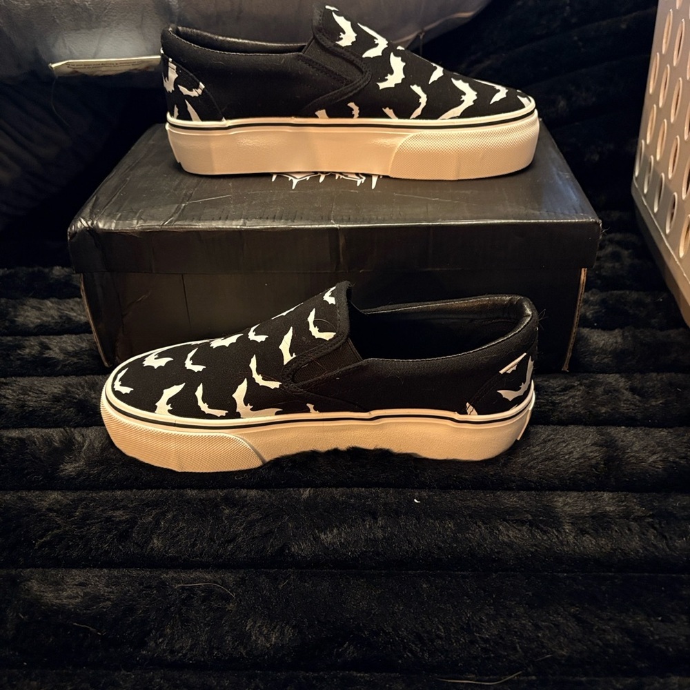 YRU Feeling batty slip on sneakers